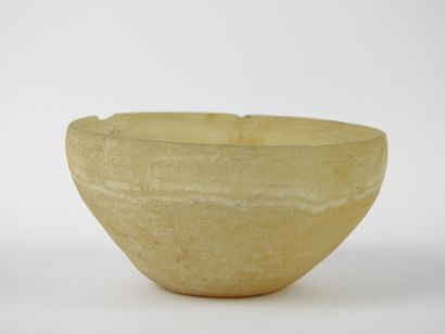 null EGYPTE : Coupe en albâtre. Epoque Thinite (3000-2700 av. J.-C.). Diamètre :...