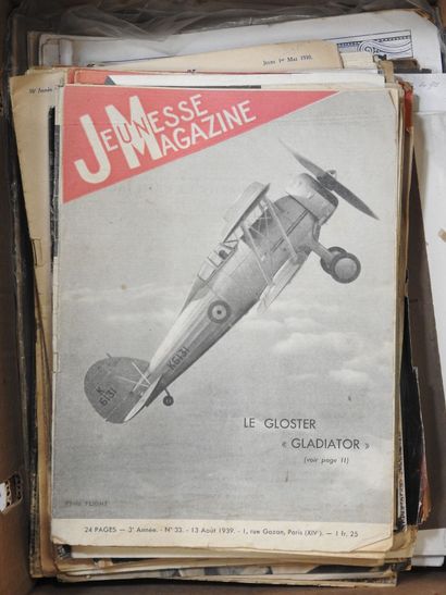 null PRESSE : lot de revues comprenant Paris Match anciens, Le Miroir 1940, Parisiana...