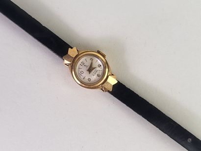 null YEMA.
Montre bracelet de dame, le boitier circulaire en or jaune 18K (750°/°°)...
