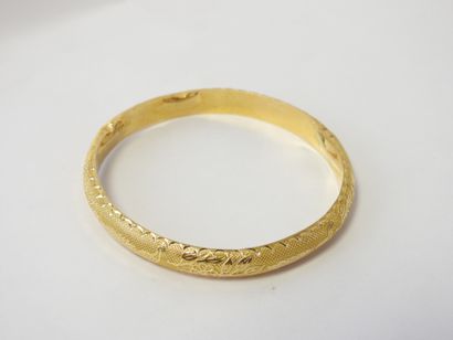 null 
BRACELET jonc en or jaune 18K (750 millièmes) à décor ciselé. Poids total :...