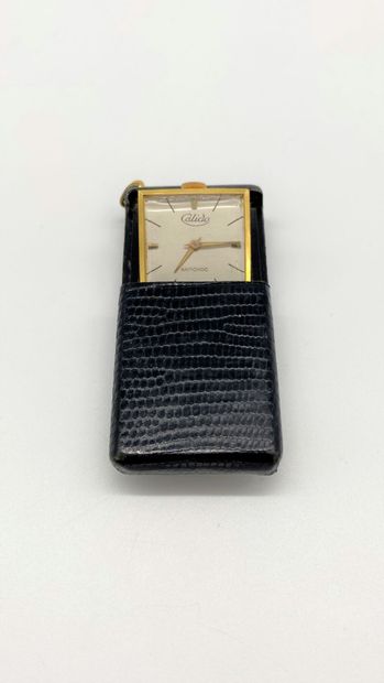 null CALIDO : Montre de poche en métal doré, breveté SGDG dans un écrin cuir noir...