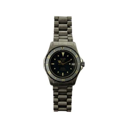 null TAG HEUER : Diving watch model "2000", round case, rotating bezel, date window...