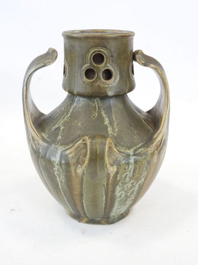 null DENBAC, Vase en grès émaillé de style art nouveau le col ajouré de motif trilobés...