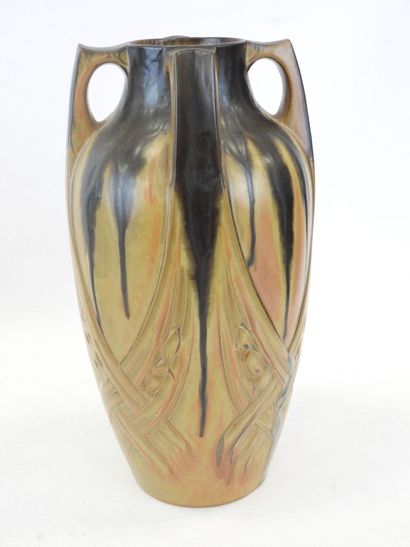 null DENBAC, Vase en grès de style art nouveau à décor de cosses stylisées se mêlant...