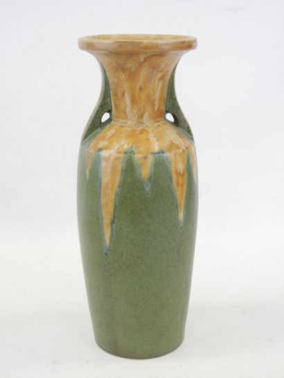 null DENBAC, Vase en grès émaillé à décor brun et vert, signé sous la base « Denbac...