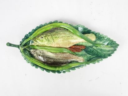 null BATTAGLIA (Varages, Var): Paire de plats à décor de poissons méditerranéens...