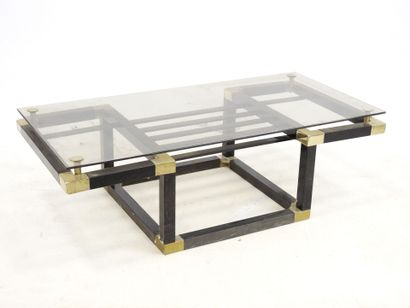 null TABLE BASSE à structure géométrique en métal noir et coin doré, plateau de verre....