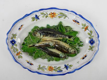 null RENOLEAU : Plat ovale aux "sardines, poissons" sur feuilles en faience dite...