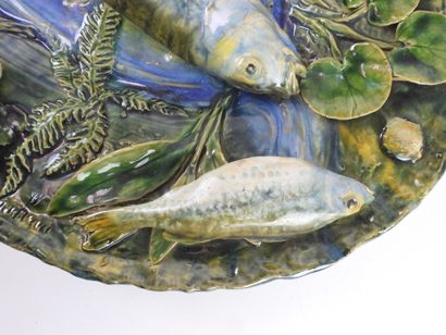 null 
Alfred RENOLEAU (1854-1930) : Important plat aux poissons, écrevisse, amphibien,...