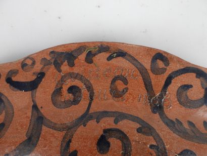 null AVISSEAU à Tours : Grand plat en céramique vernissée à décor d'un rouget, truite...