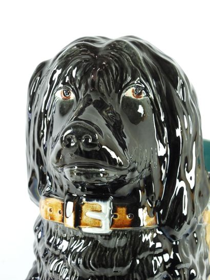 null IMPORTANT PORTE-PARAPLUIE en céramique en forme d'un chien tenant un panier...