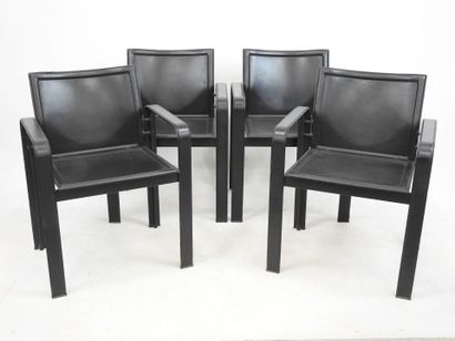 null Jacques TOUSSAINT & Patricia ANGELONI : Quatre fauteuils en cuir noir piqué...