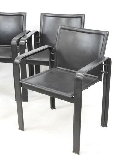 null Jacques TOUSSAINT & Patricia ANGELONI : Quatre fauteuils en cuir noir piqué...