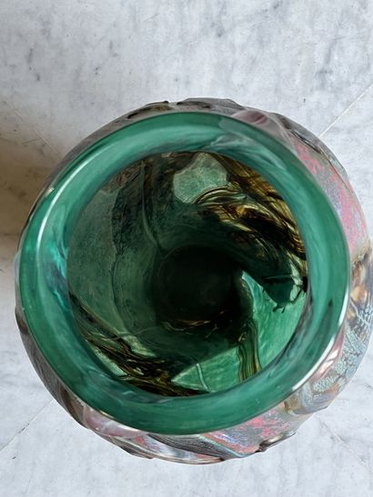 null Jean-Claude NOVARO (1943-2014) 

Important vase en verre à inclusions d'oxydes...