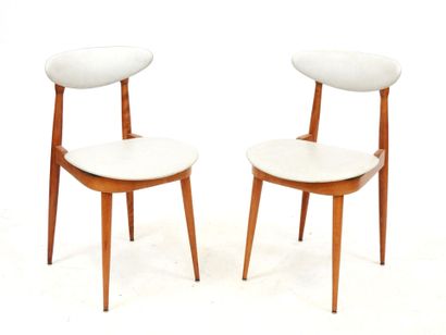 null BAUMANN : Paire de chaises, modèle "Licorne" en bois et skaï blanc. 78 x 42...