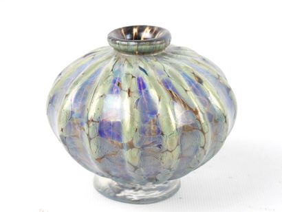 null Jean-Claude NOVARO (1943-2014) : Vase en verre soufflé en forme coloquinte à...