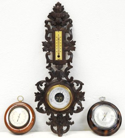 null Barometer in natural openwork wood of Henri II style with vegetal decoration


Height...