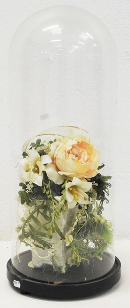 null Bridal bouquet under glass globe and blackened wood base


Total height : 53...