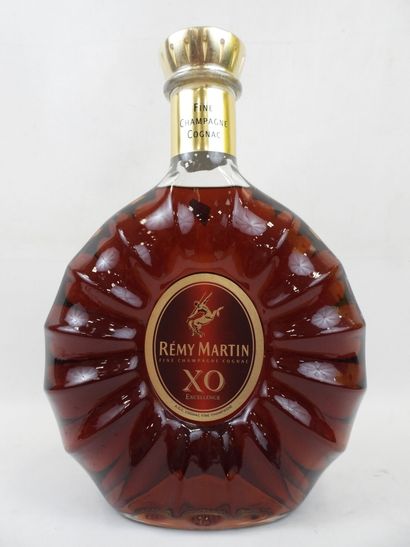 null REMY MARTIN. 1 bouteille 3 L Fine Champagne Cognac XO. En Coffret d'origine...