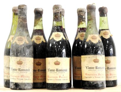 null 8 bouteilles

Vosnes Romanée de chez Gauthier Frères - 1959

Usures aux étiquettes...