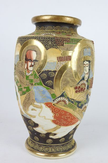 null JAPAN-SATSUMA: Porcelain vase with frieze decoration of sages and polychrome...