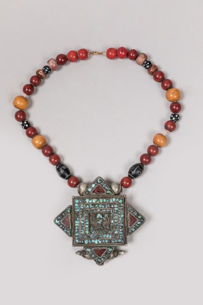null TIBET.

Silver, turquoise, red glass, various beads.

Necklace made of two Dzi...