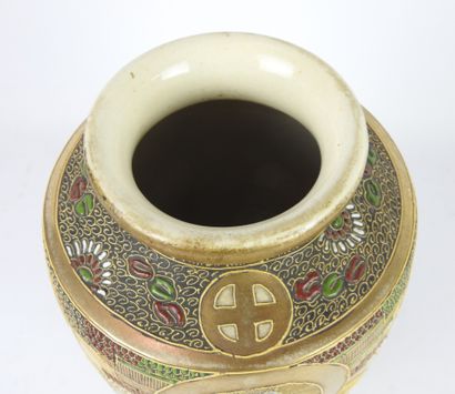 null JAPAN-SATSUMA: Porcelain vase with frieze decoration of sages and polychrome...
