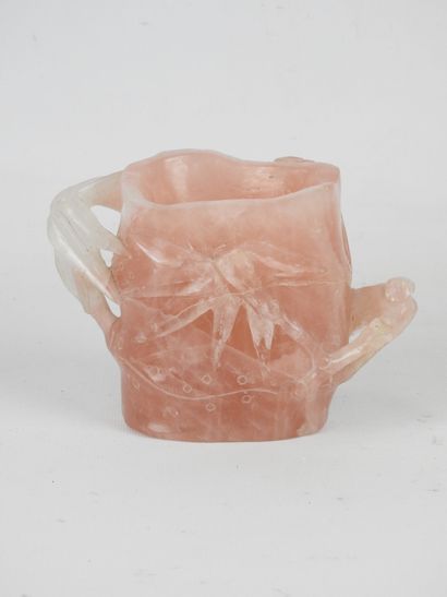 null CHINA. Rose quartz pot decorated with branches. H.: 12 cm. Small accidents