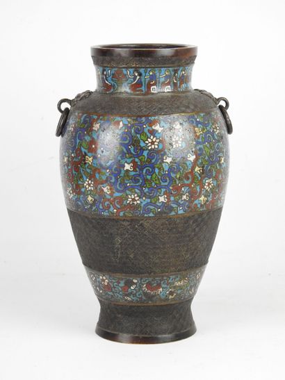 null CHINA. Vase in cloisonné enamels of baluster form with polychrome bands. H.:...