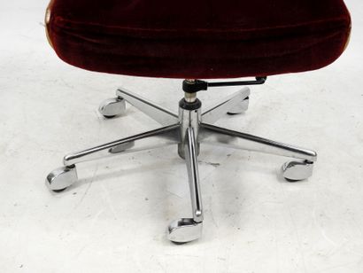 null Alain RICHARD (1926-2017)

Office chair with seat and back in thermoformed wood,...