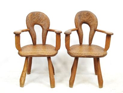 null PAIR OF CHAIRS in light oak worked in honeycomb. 

Brutalist work of the 1960s....