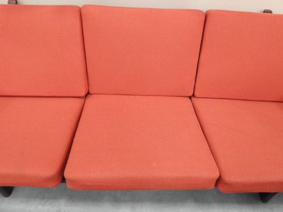 null Hans WEGNER (1914-2007): 

Sofa 3 seats model GE-236/3 with wooden structure,...