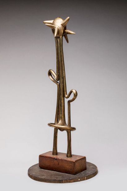 null 
Helen Elizabeth PHILLIPS (1913-1984) : Fledgling. Sculpture en métal doré patiné....