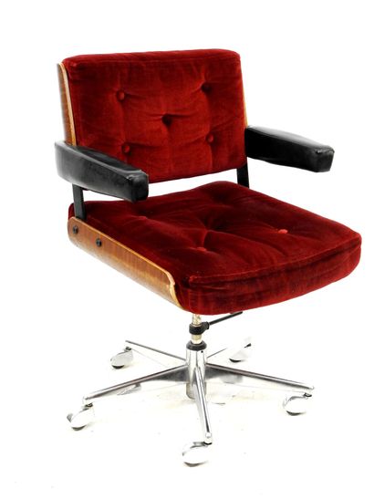 null Alain RICHARD (1926-2017)

Office chair with seat and back in thermoformed wood,...