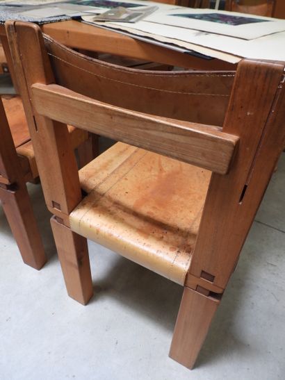 null Pierre CHAPO (1927-1987)

Four solid elm chairs model "S11" assembled by nesting,...