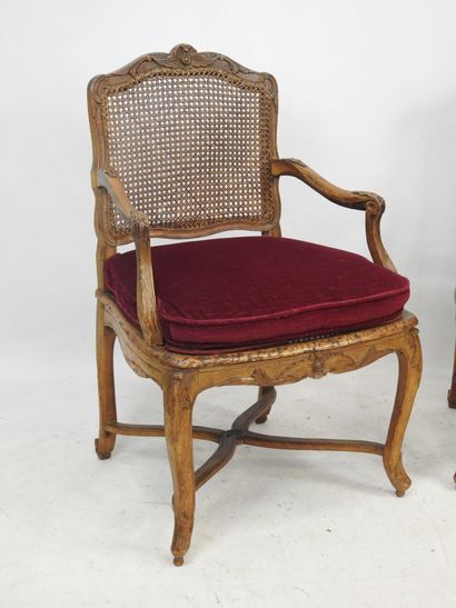 null Pair of beechwood armchairs, molded and carved with rocaille and acanthus leaves,...