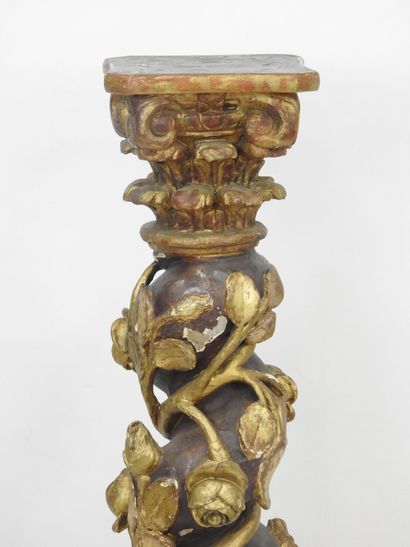 null TORSE COLUMN in carved, lacquered and gilded wood decorated with a rosebush...