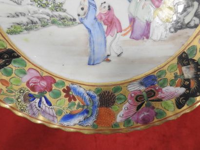 null CHINA: Suite of five porcelain plates with polychrome decoration of palace scenes,...