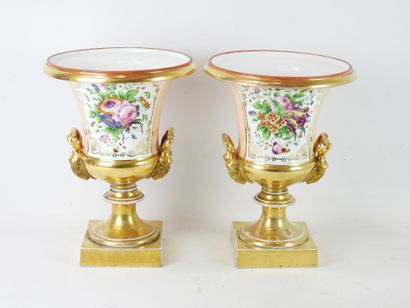 null PAIR OF MEDICIS VASES in porcelain and cookie, polychrome and gilded (dull and...