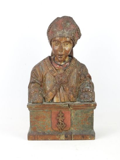 null Carved wood bust representing Saint Wenceslas. Old traces of polychromy. 17th...