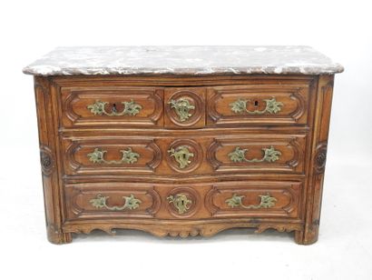 null COMMODE in molded and carved walnut with a crossbow front opening five drawers,...