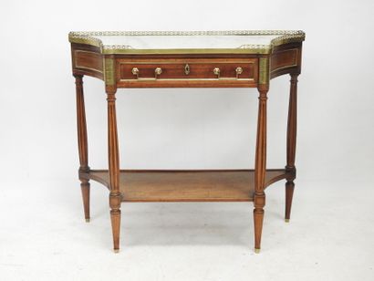 null CONSOLE DESSERTE with concave sides, in mahogany and mahogany veneer, decorated...