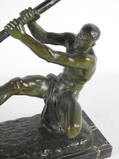 null Georges GORI (XIXè-XXè siècle) L'archer. Bronze à patine brune nuancée verte....