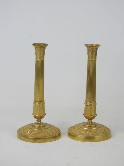 null Pair of chased and gilded bronze CANDLES, decorated with flutes, foliage, foliage...