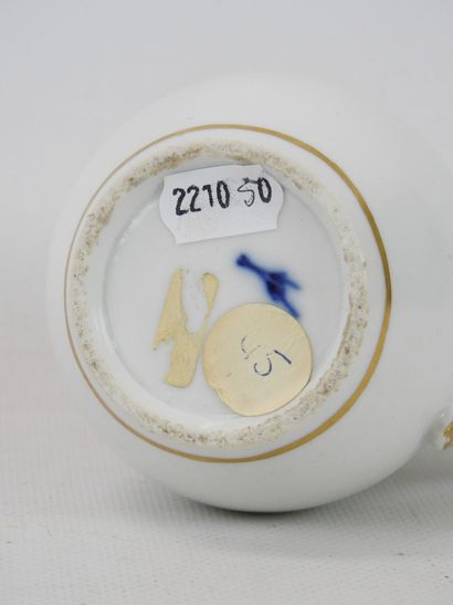 null Manufacture de LOCRE - Paris : Milk pot in porcelain of pansue form with polychrome...