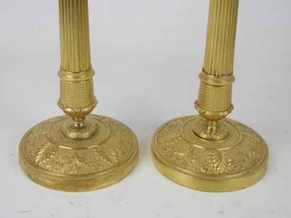 null Pair of chased and gilded bronze CANDLES, decorated with flutes, foliage, foliage...