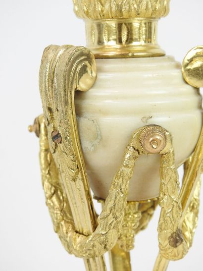 null Pair of CASSOLETTES forming candlesticks, in white marble and chased and gilded...