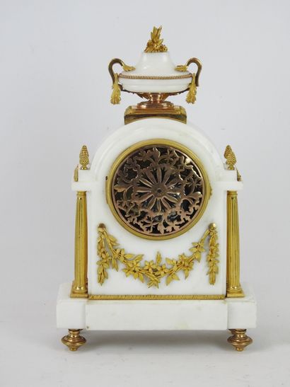 null White marble and chased and gilt bronze HANGER decorated with detached columns...