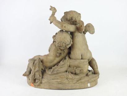 null D'après CLODION (1738-1814). Groupe en terre cuite représentant deux putti....