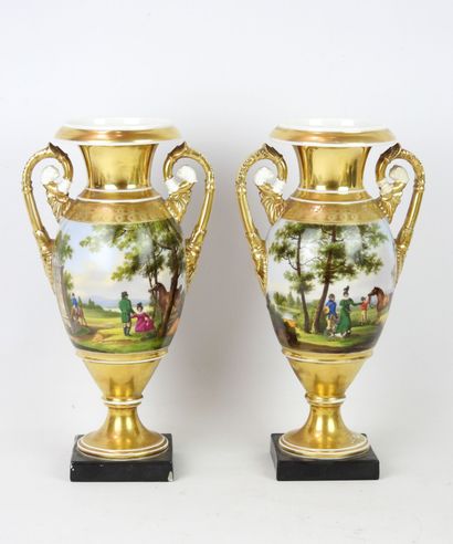 null PARIS : Pair of porcelain vases of baluster form with polychrome decoration...